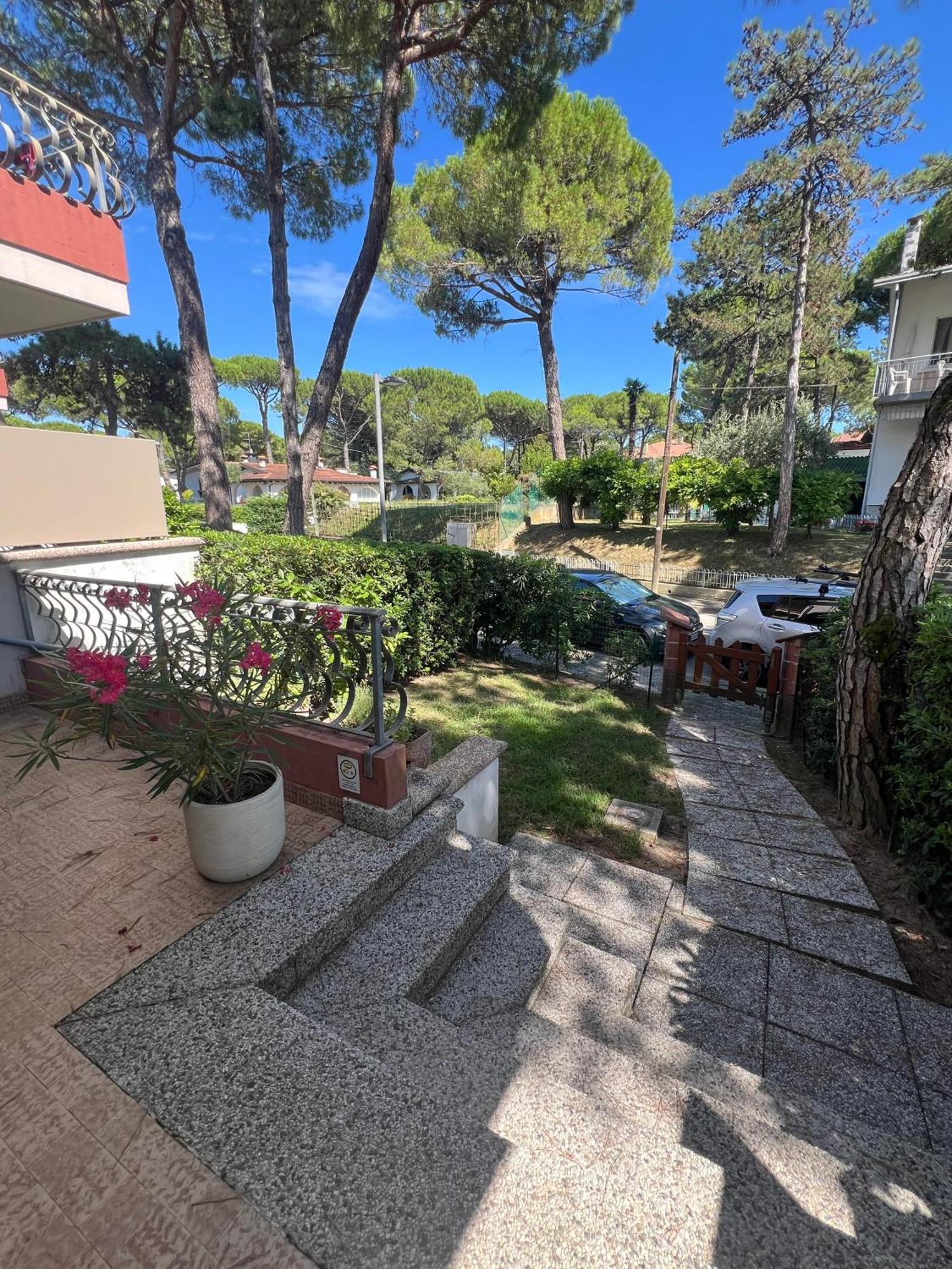 Casa Bianca Village Apartments Lignano Sabbiadoro Extérieur photo