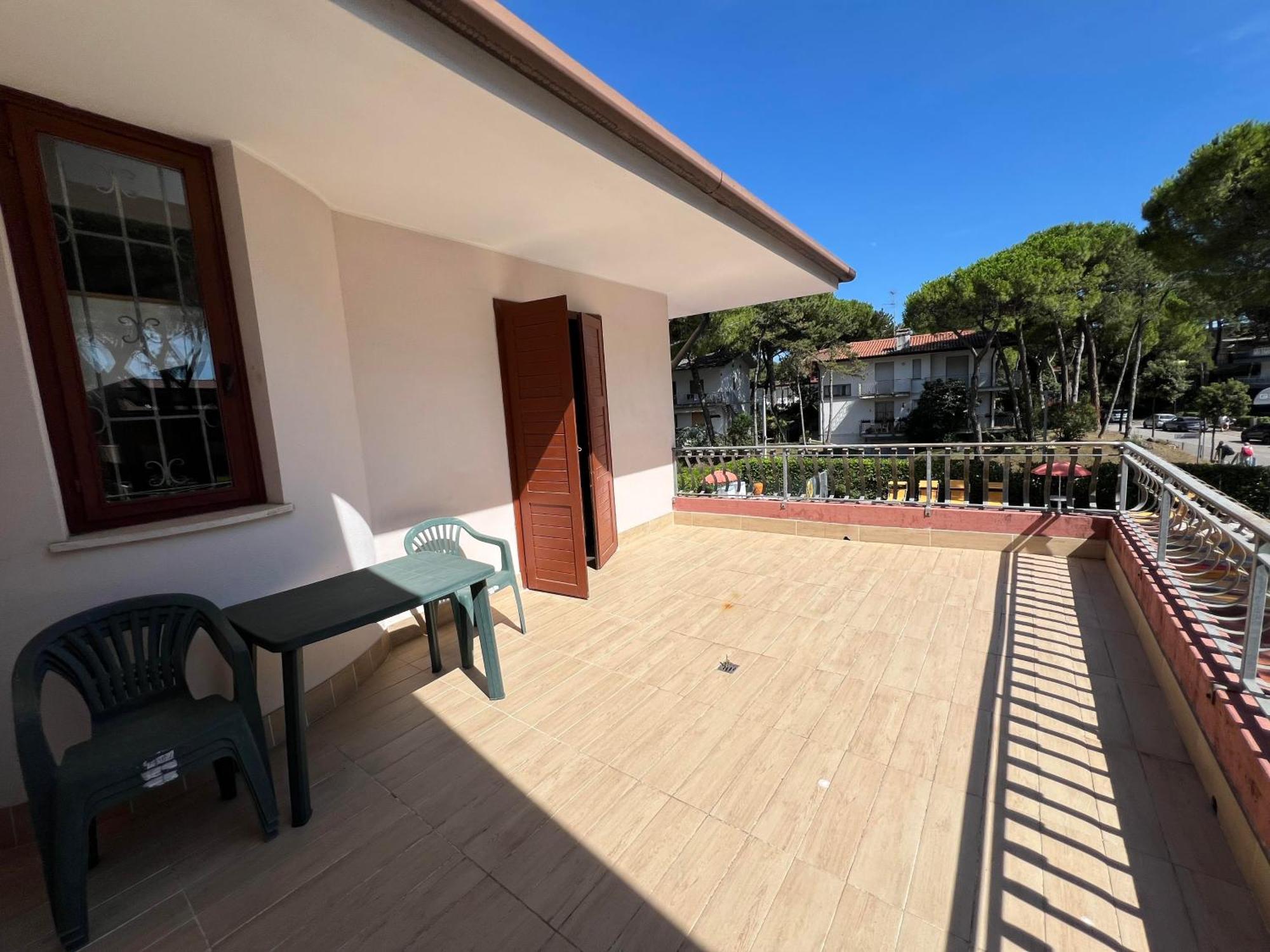 Casa Bianca Village Apartments Lignano Sabbiadoro Extérieur photo