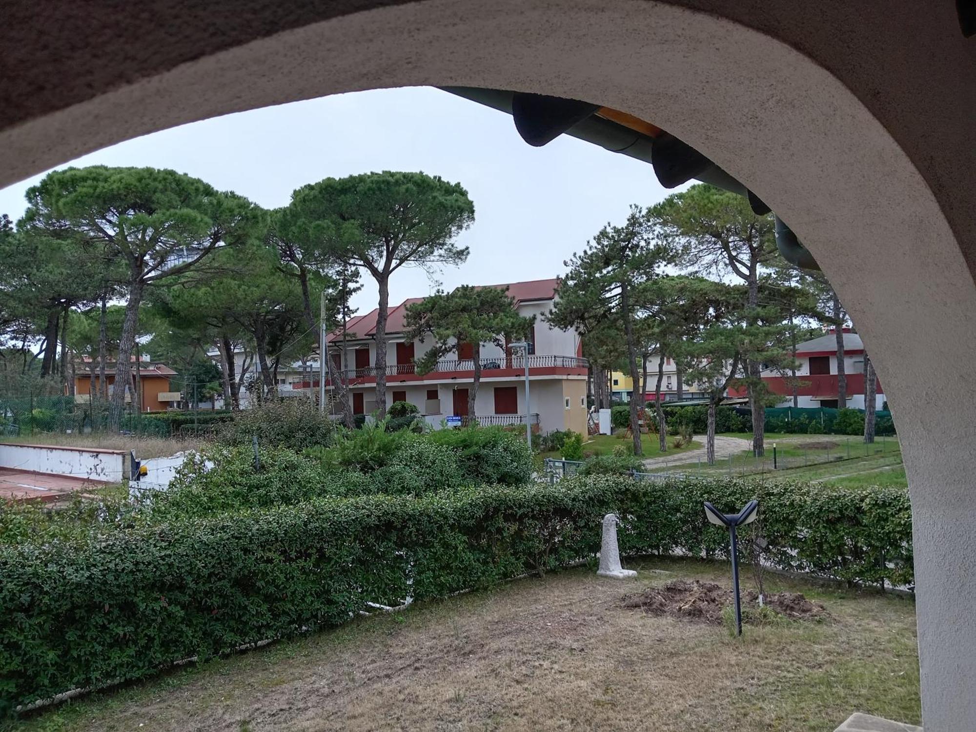 Casa Bianca Village Apartments Lignano Sabbiadoro Extérieur photo