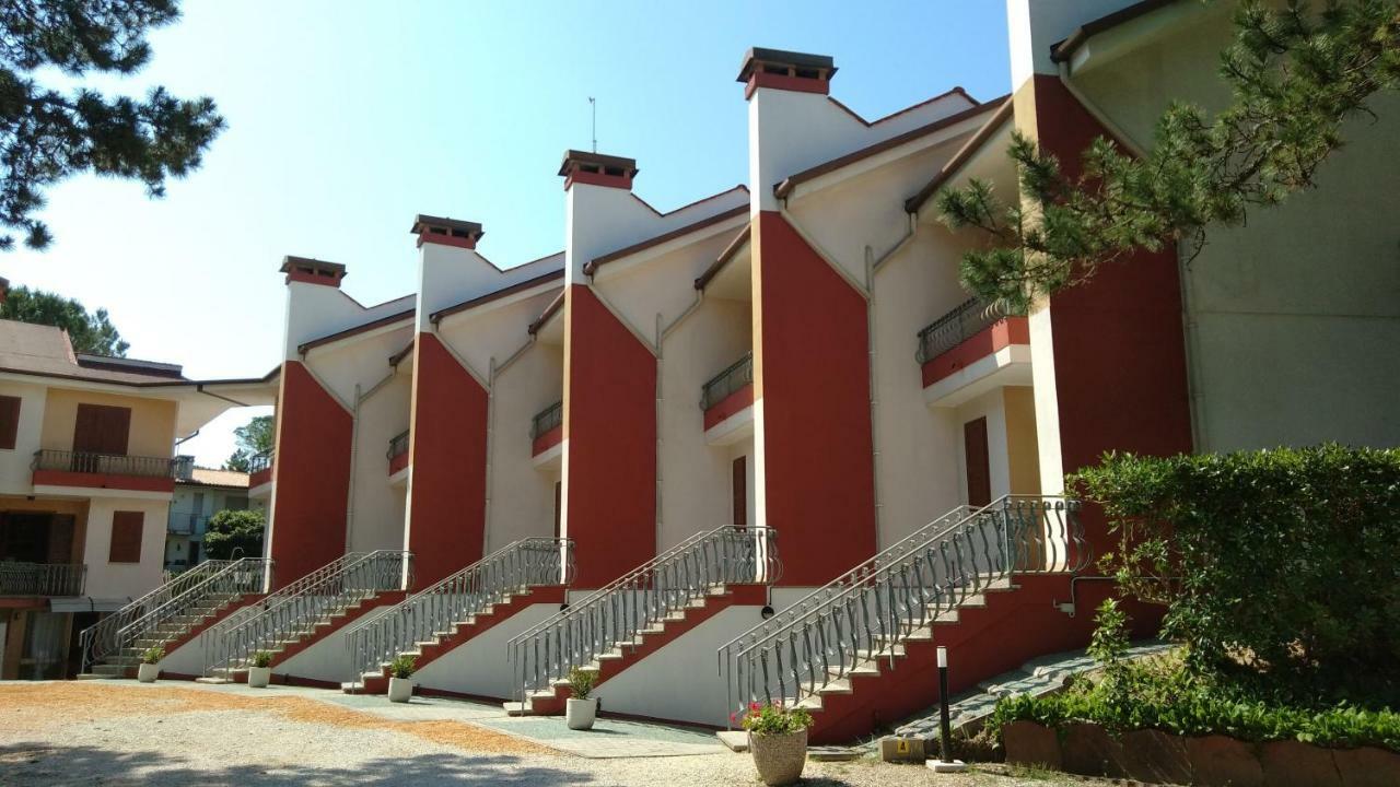 Casa Bianca Village Apartments Lignano Sabbiadoro Extérieur photo